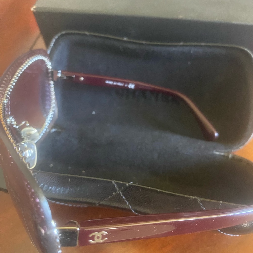 CHANEL SHIELD MASK LOGO CHAIN FRAME PURPLE SUNGLASSES - Picture 2 of 4